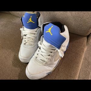 Jordan’s 5s Laney size 6 grade school (8 in women)